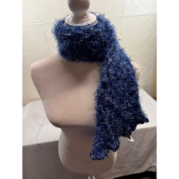 SCARF. blue fluffy soft polyester made in Taiwan 10 x 60" - Picture 2 of 8